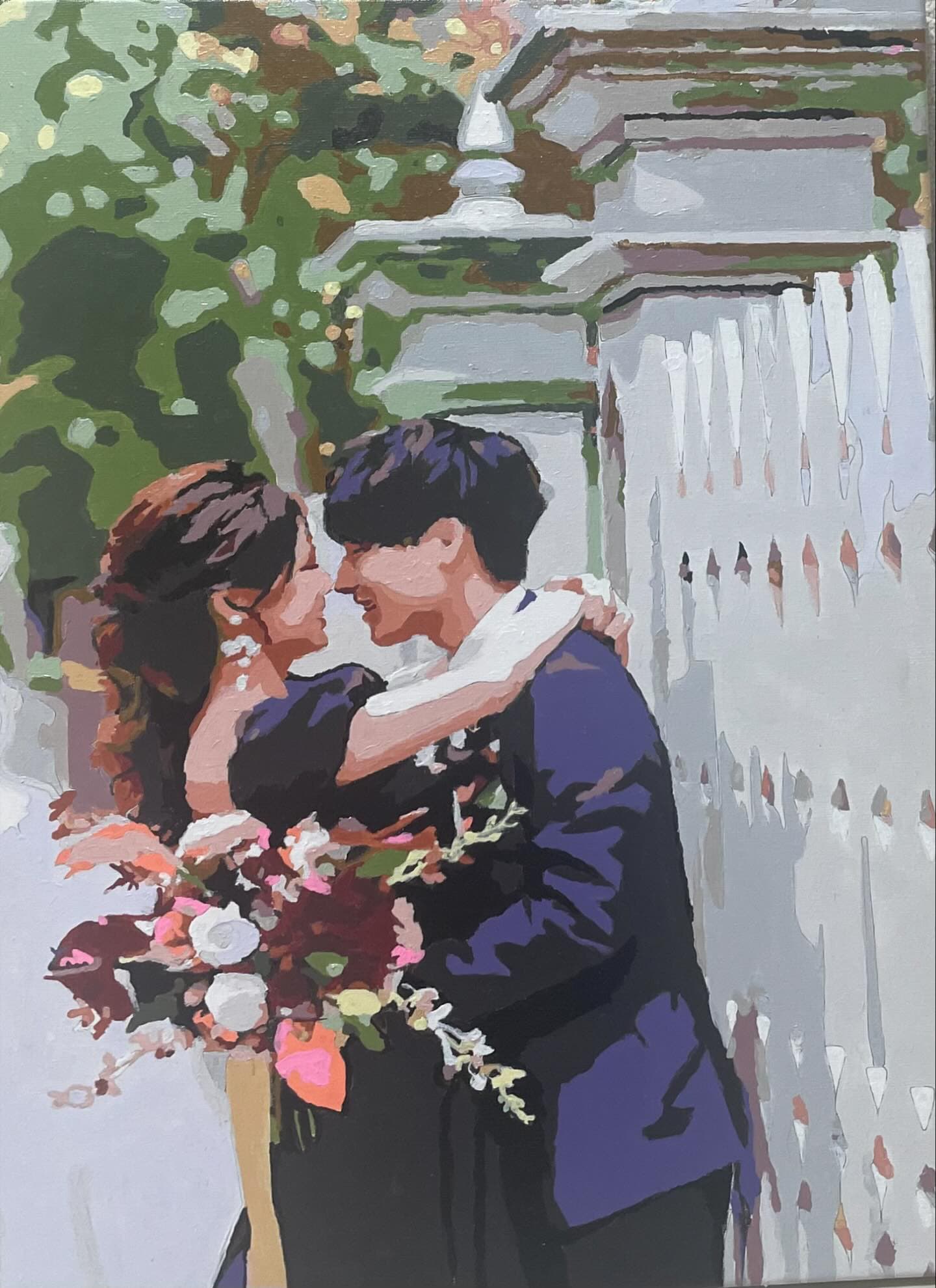 花束を持ち庭で寄り添う新郎新婦を描いた作品